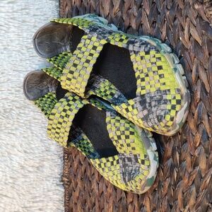 Rock Spring women size 8.5 Multi/neon elastic slip on water resistant